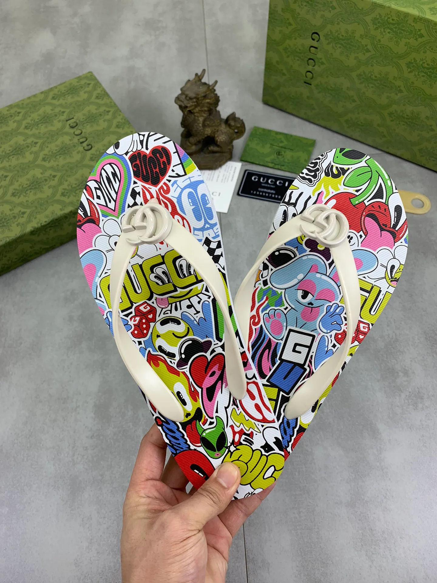 Men's men's shoes 💰P220💰【New style】🆘【GUCCI】Official website's popular Gucci adult couple 🧑‍🤝‍🧑 style, children's flip-flops are on sale at the counter simultaneously! Original fabric imported from Italy. Original bottom provided by the original factory. Size: Adult 36-45. Children’s size: 30-37. Multiple colors available.